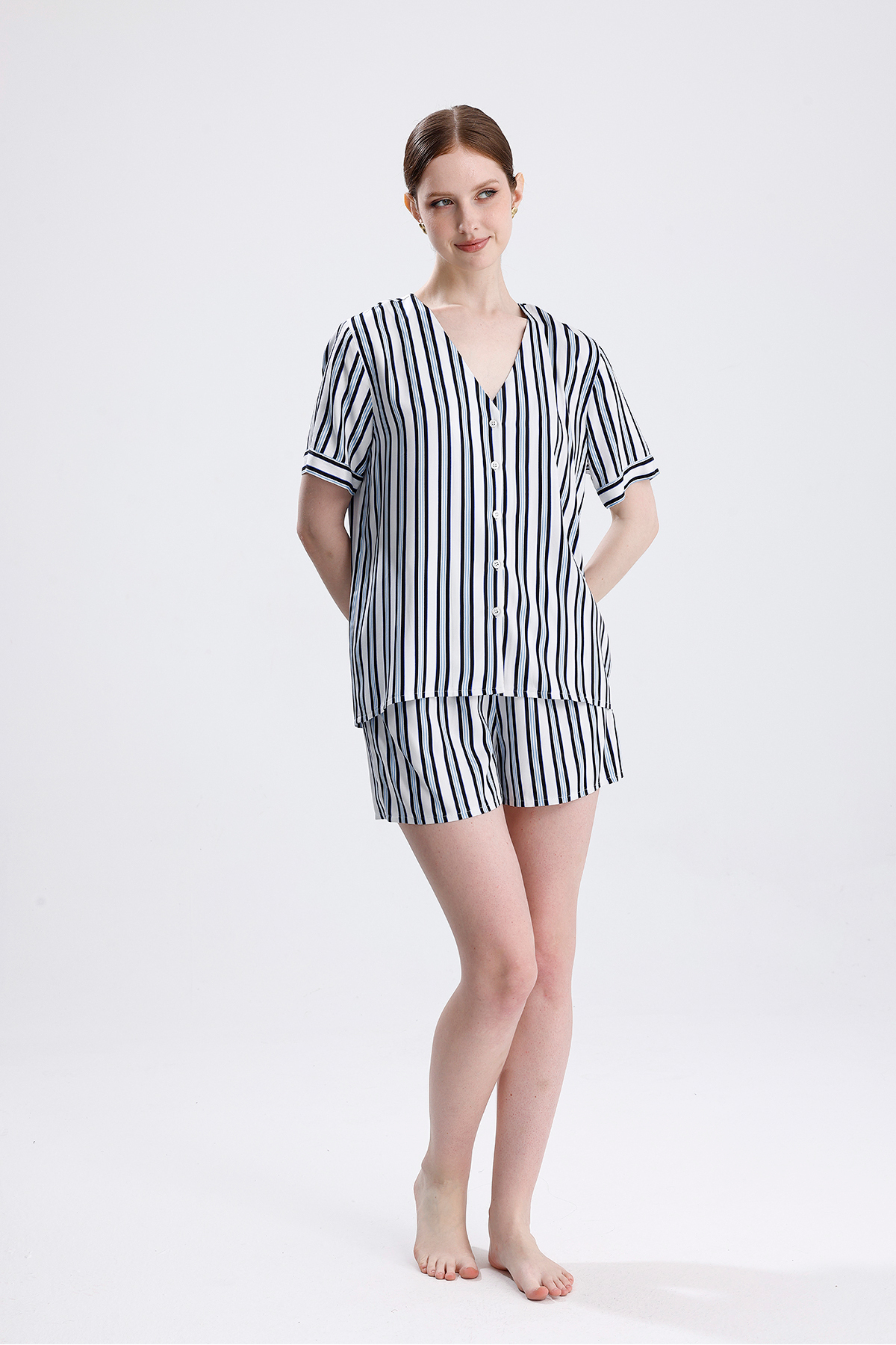 Kadın Çizgili Şortlu Pijama Takımı Kısa Kollu, Önden Düğmeli, Yazlık Ev Giyim
