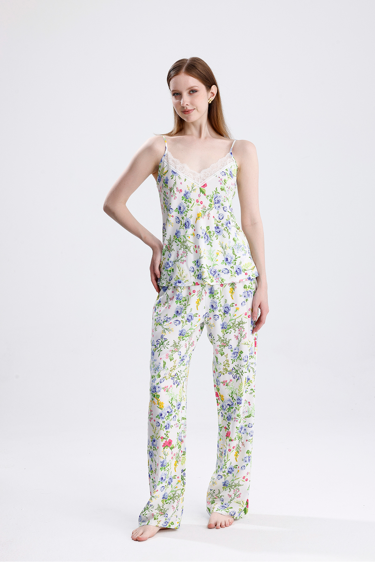 Kadın Dantelli Saten Çiçekli Uzun Pijama Takımı Şık Ve Zarif Ip Askılı Uyku Seti