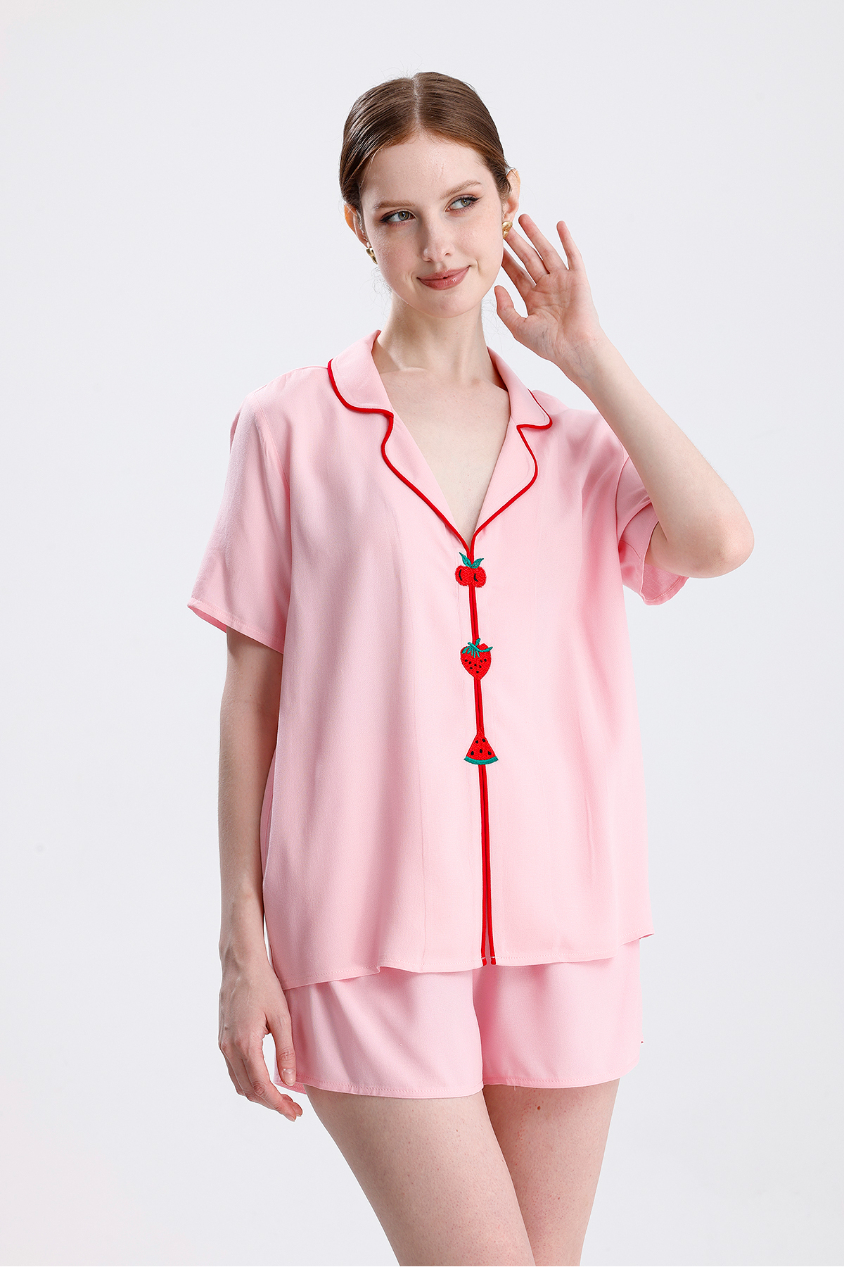 Kadın Kısa Kol Şortlu Çilek Desenli Nakışlı Pijama Takımı