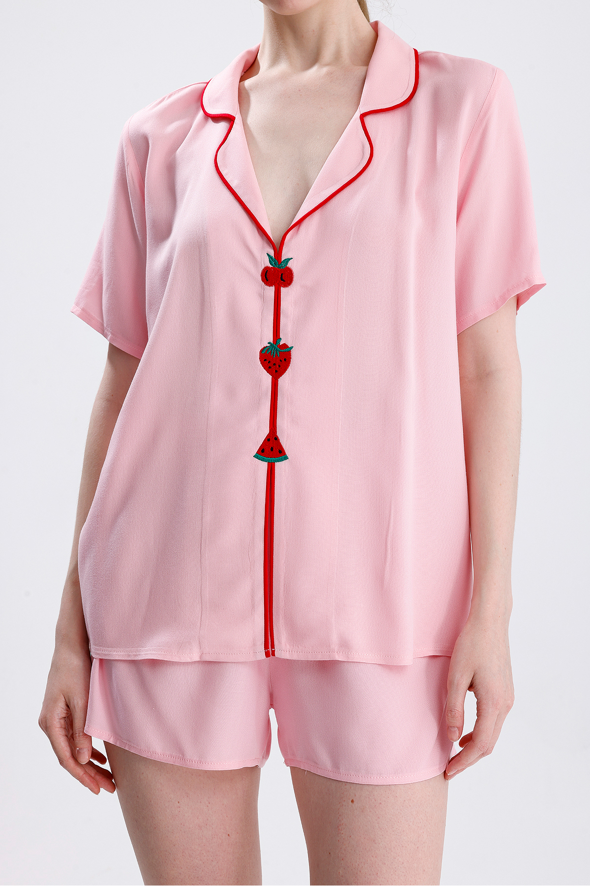 Kadın Kısa Kol Şortlu Çilek Desenli Nakışlı Pijama Takımı