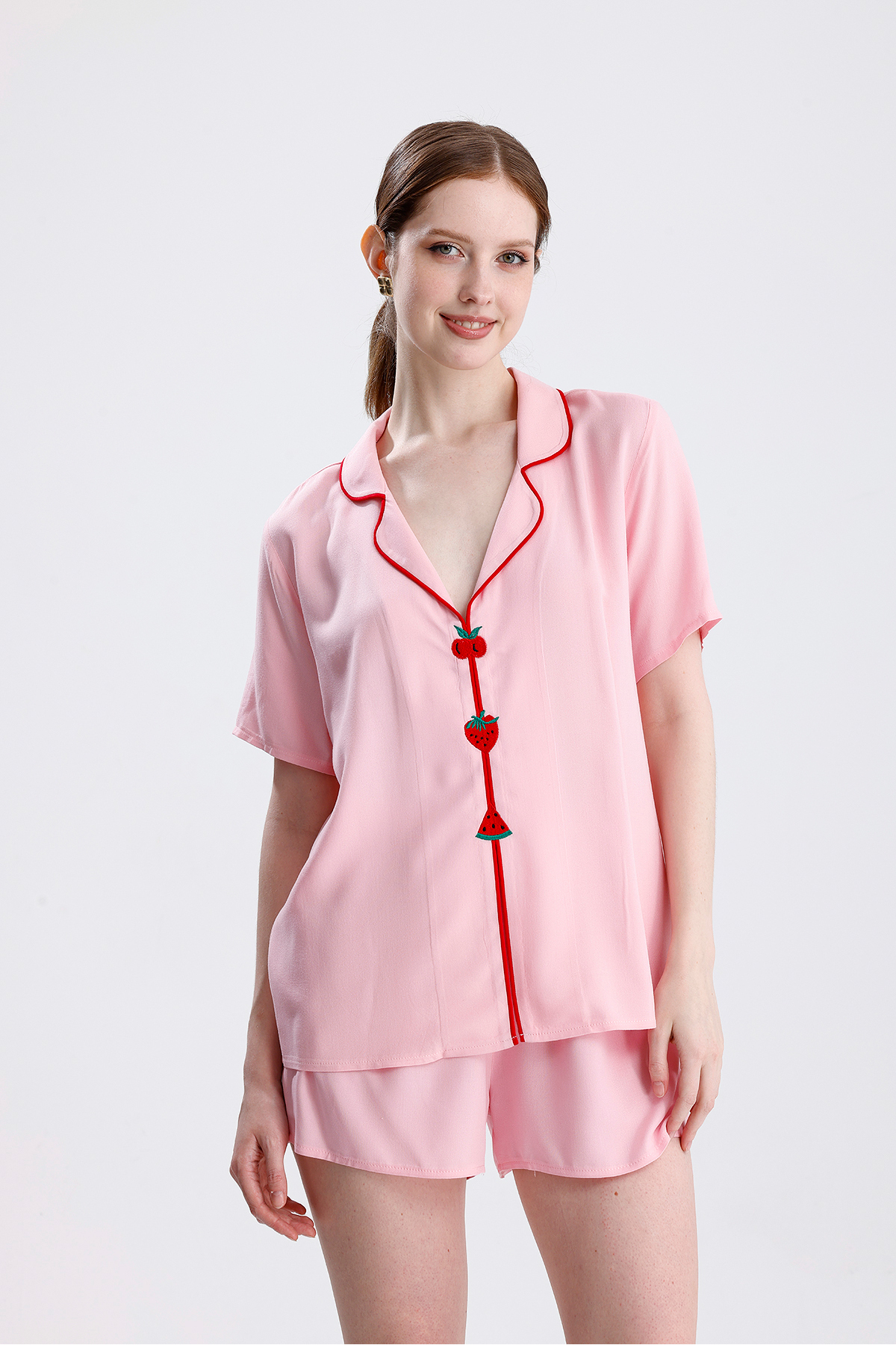 Kadın Kısa Kol Şortlu Çilek Desenli Nakışlı Pijama Takımı