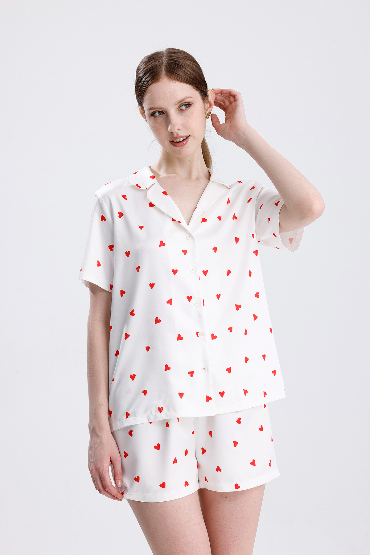 Kadın Kısa Kol Önden Düğmeli Şortlu Kalp Desenli Pijama Takımı