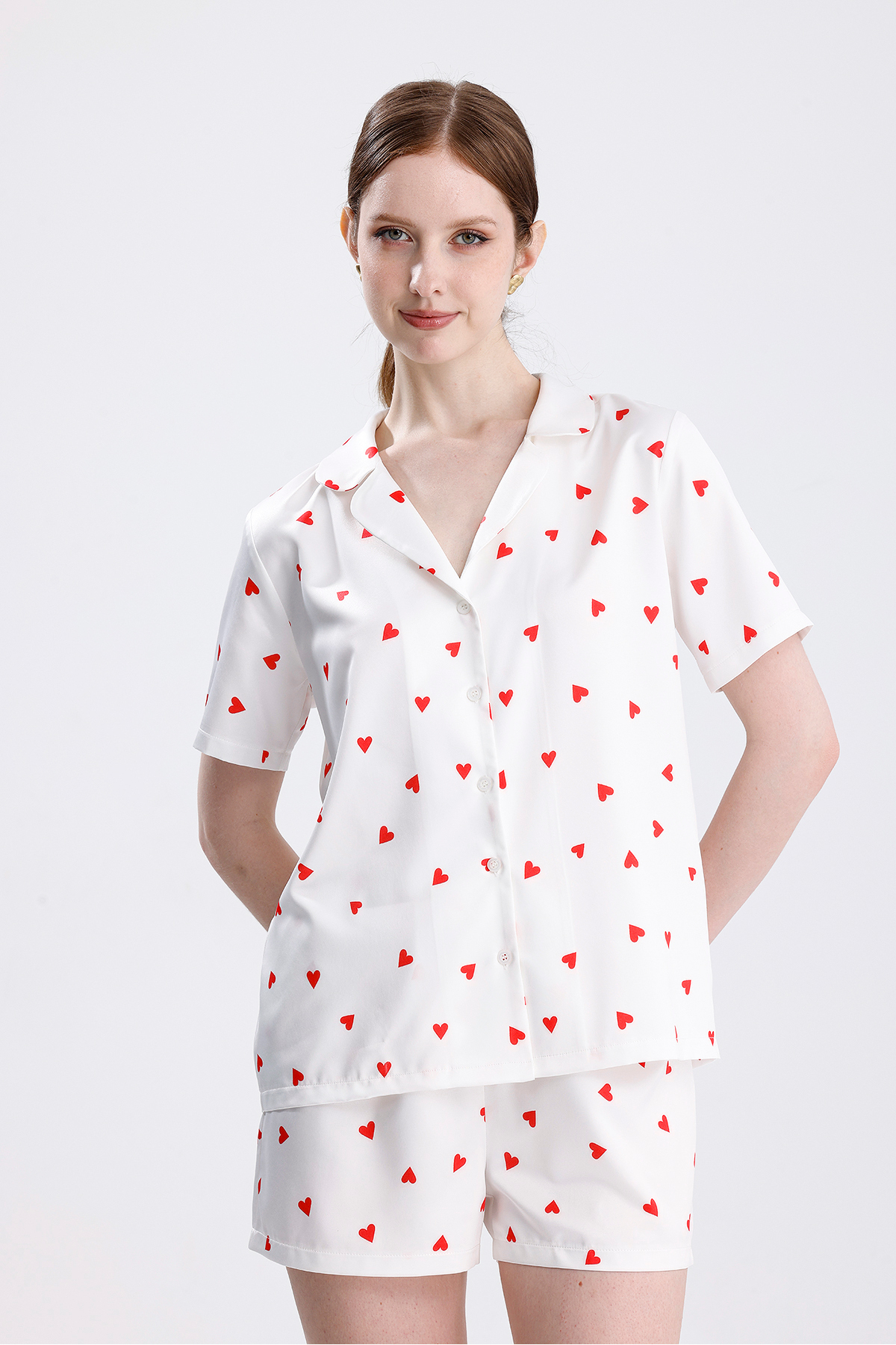 Kadın Kısa Kol Önden Düğmeli Şortlu Kalp Desenli Pijama Takımı