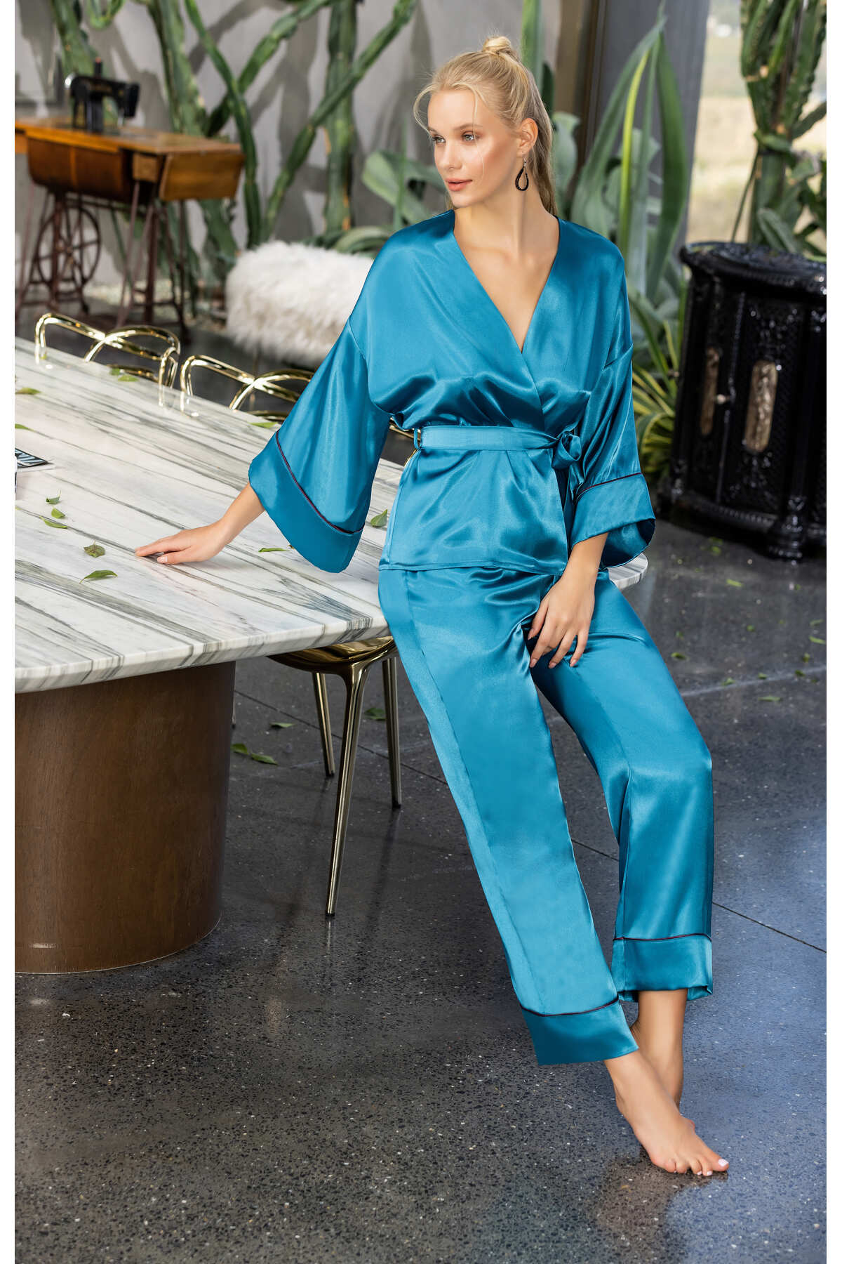 Kadın Turkuaz Saten Kuşaklı Pijama Takımı Kimono Kol Detaylı Şık Ve Rahat 2’li Set