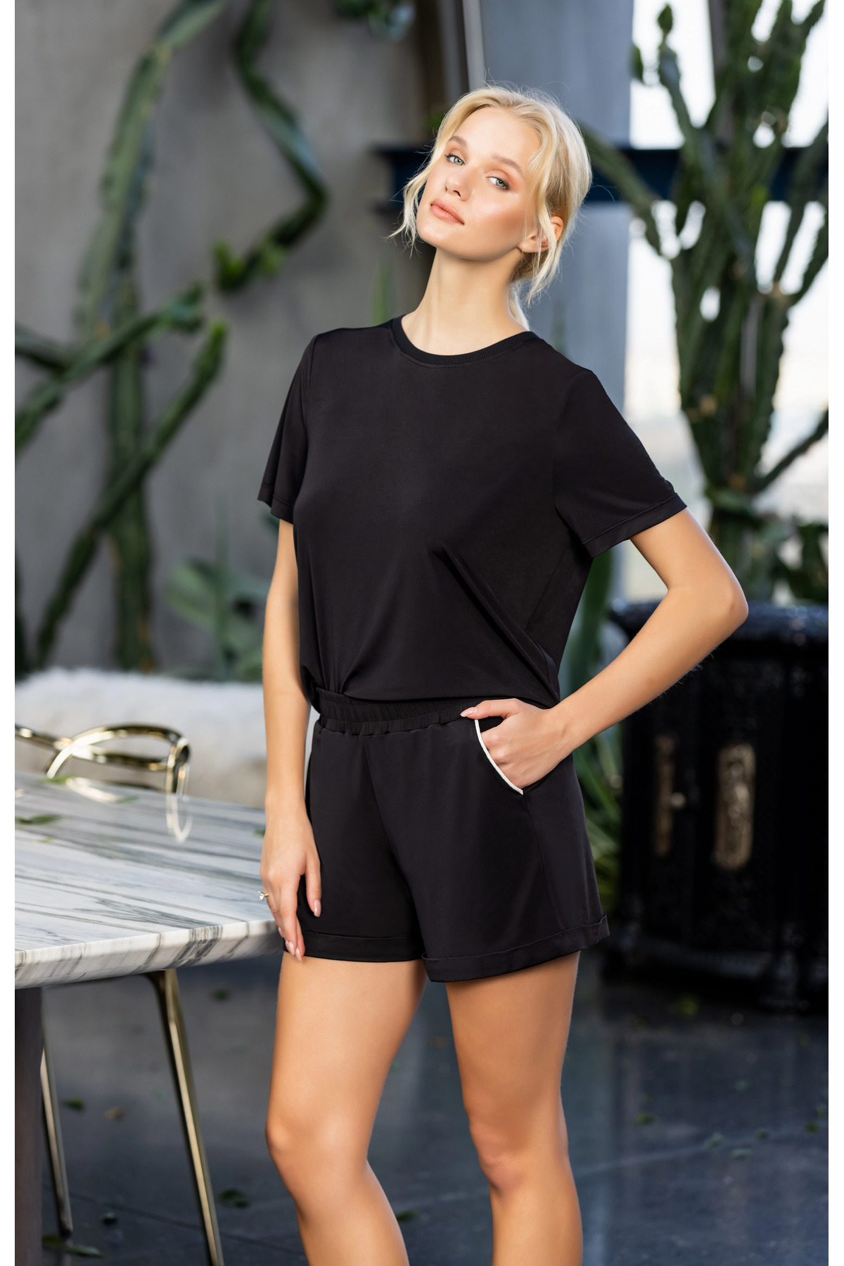 Kadın Cepli Siyah Saten Şortlu Pijama Takımı Biye Detaylı, Şık ve Rahat 2’li Set