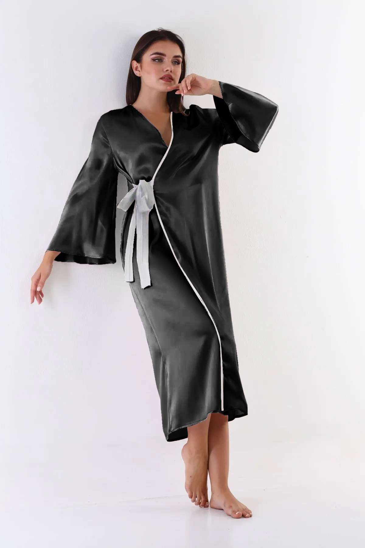 Kadın Siyah Saten Dokuma Sabahlık Beyaz Kuşaklı Şık Ve Zarif Ev Giyim