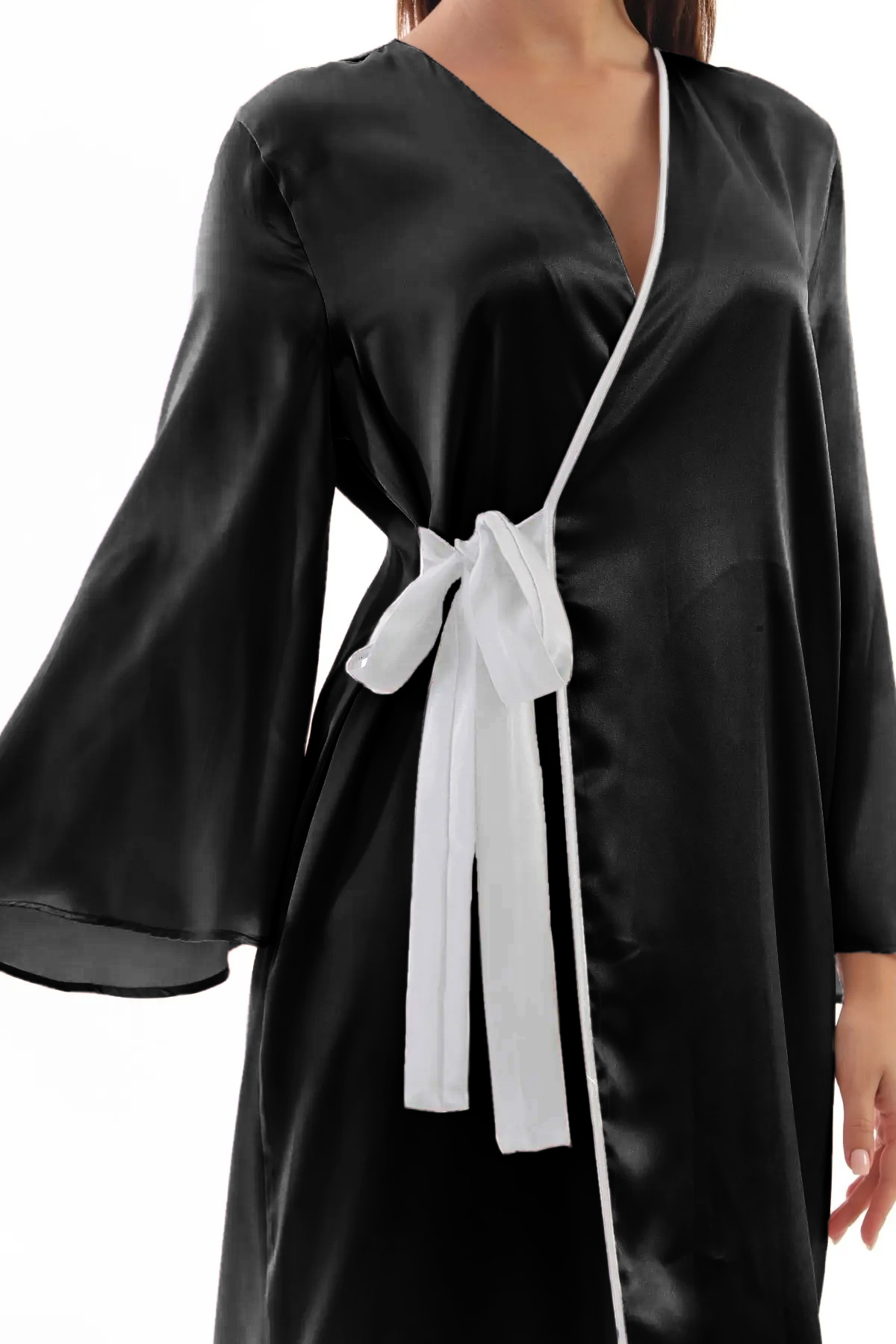 Kadın Siyah Saten Dokuma Sabahlık Beyaz Kuşaklı Şık Ve Zarif Ev Giyim