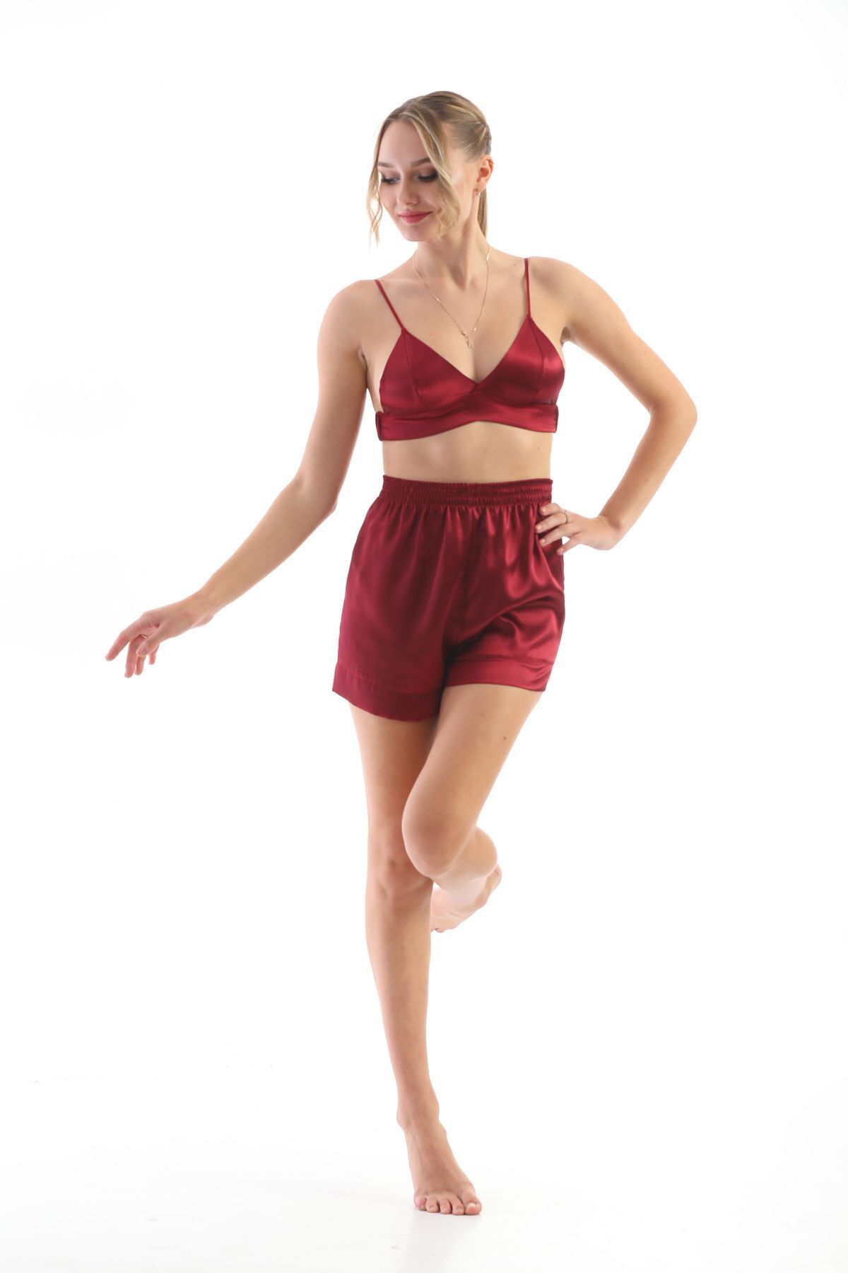 Kadın Bordo Saten Dokuma Büstiyerli Şık Askılı Pijama Takımı