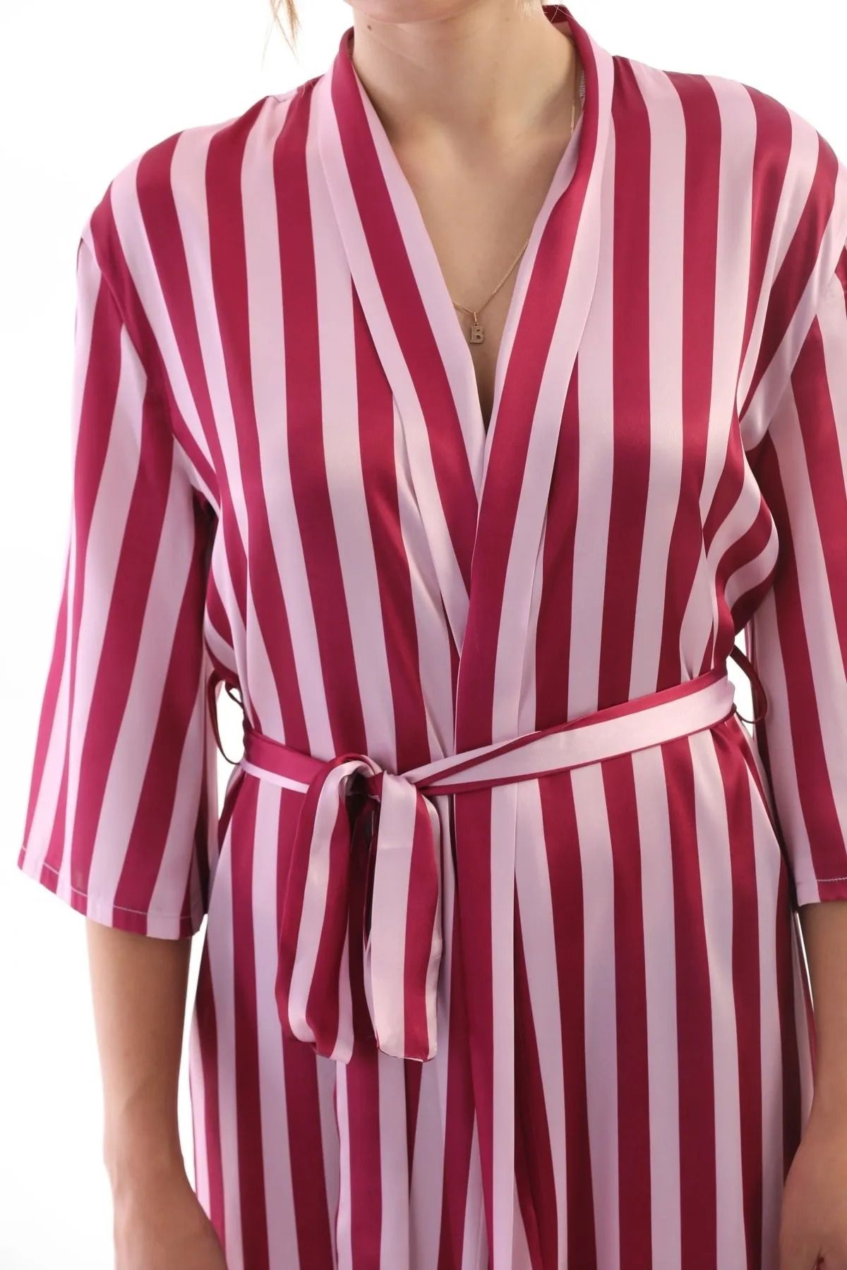 Pembe%20Çizgili%20Kuşaklı%20Saten%20Sabahlık