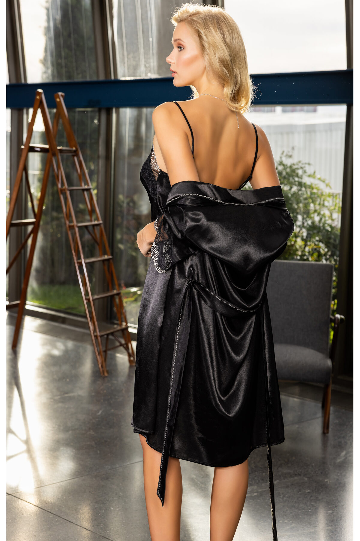 Kadın Dantelli Siyah Gecelik Ve Sabahlık Takımı 2’li Set Romantik Ve Şık Uyku Stili